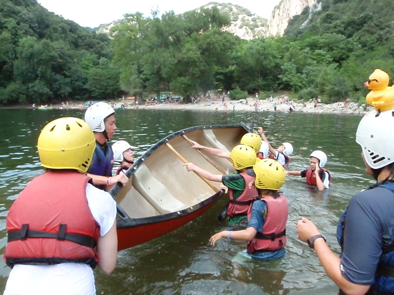 Village Camps International Summer Camp Ard&egrave;che, France 2019-07-26 https://www.villagecamps.com/journals_admin/images/16-25-Rescuing a canoe.jpg